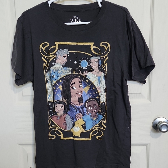 Disney Wish Black T-Shirt with Character Design - Picture 1 of 3